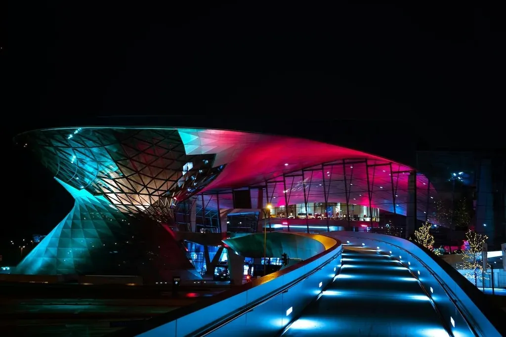 BMW Welt München - Startpunkt für Alpen-Touren